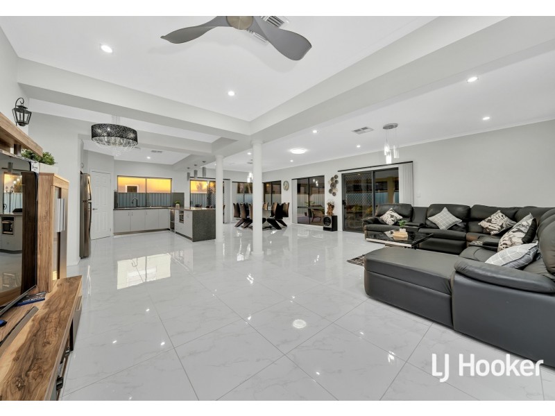 52 Shoalhaven Cct, Mawson Lakes SA 5095