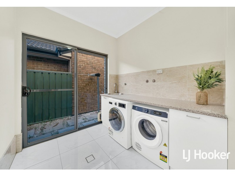 52 Shoalhaven Cct, Mawson Lakes SA 5095