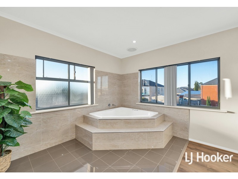 52 Shoalhaven Cct, Mawson Lakes SA 5095