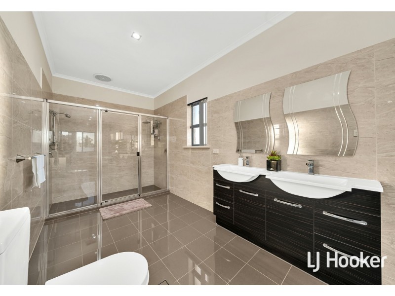 52 Shoalhaven Cct, Mawson Lakes SA 5095