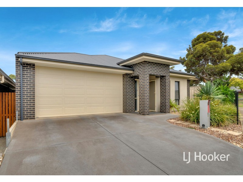 8 Fairview Tce, Clearview SA 5085