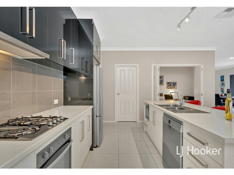 8 Fairview Tce, Clearview SA 5085