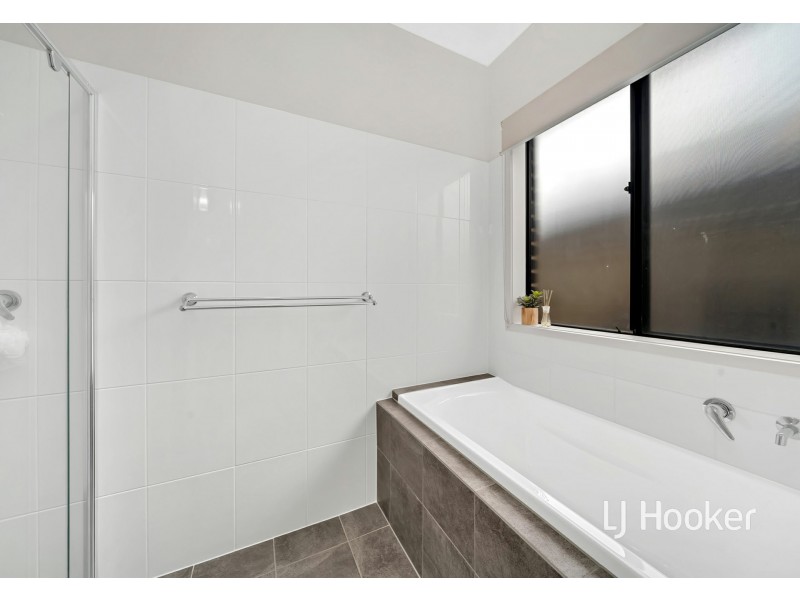 8 Fairview Tce, Clearview SA 5085