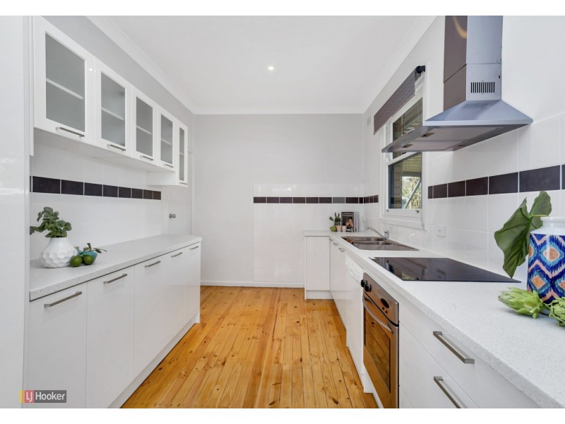 8 Hanson Road, Elizabeth Downs SA 5113