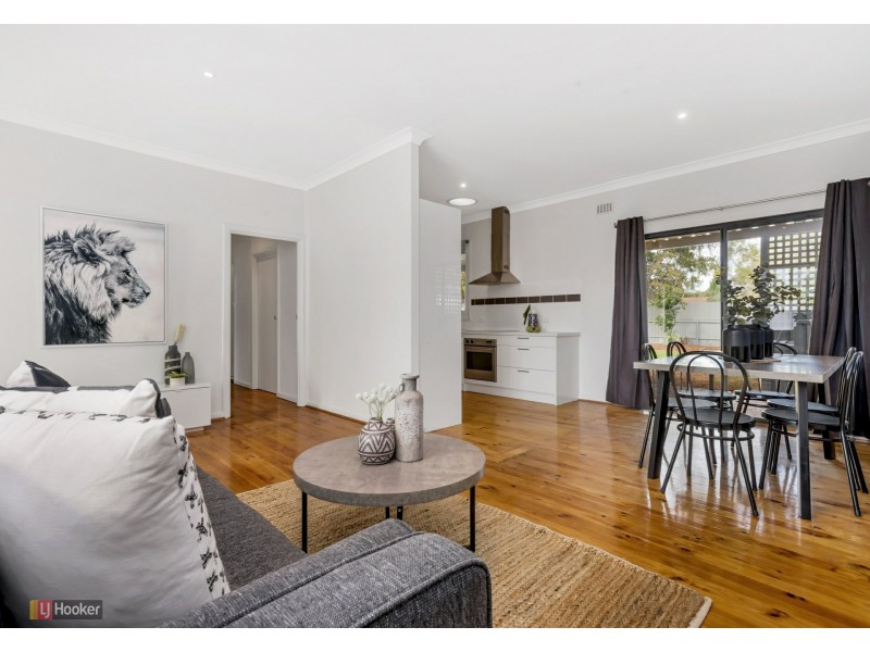 8 Hanson Road, Elizabeth Downs SA 5113