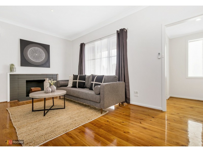 8 Hanson Road, Elizabeth Downs SA 5113