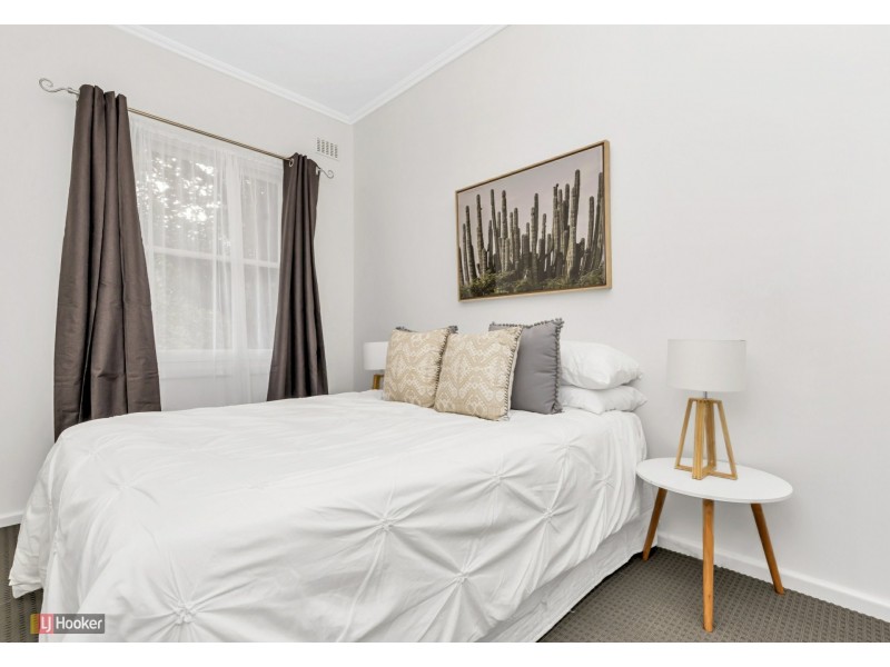 8 Hanson Road, Elizabeth Downs SA 5113