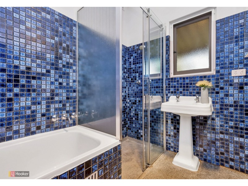 8 Hanson Road, Elizabeth Downs SA 5113