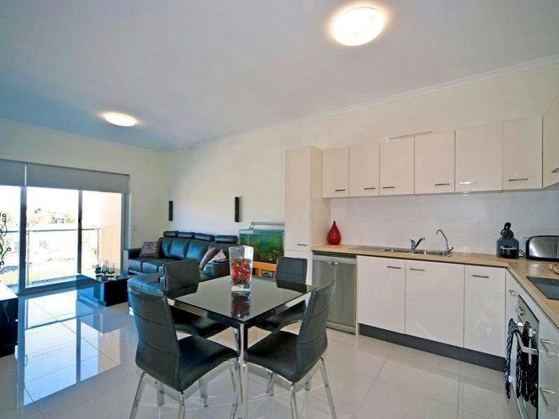 10/10 Light Common, Mawson Lakes SA 5095