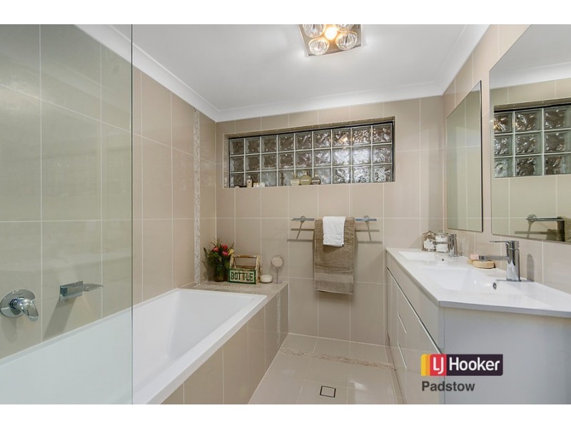 649 Henry Lawson Drive, East Hills NSW 2213