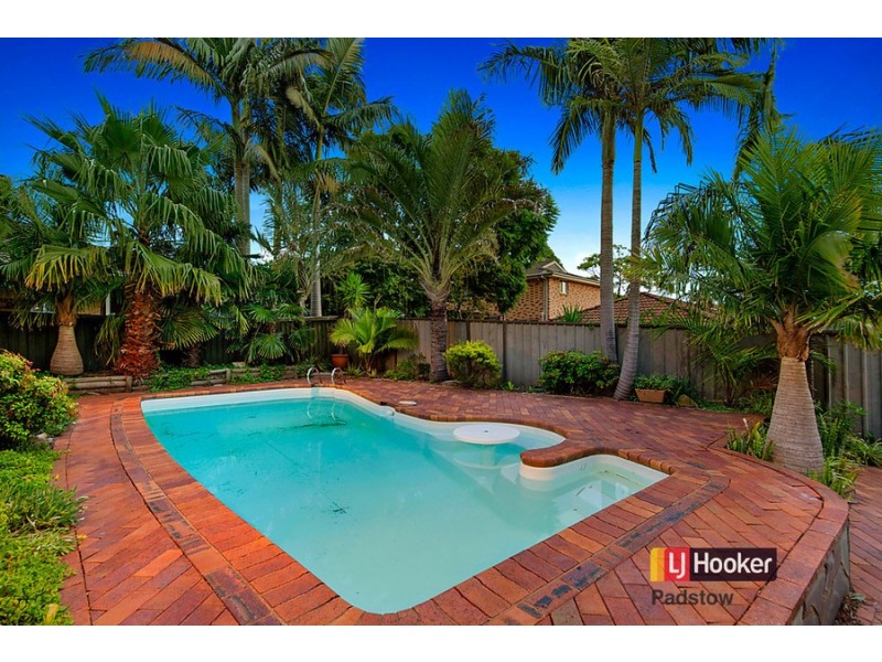 72 Hall Drive, Menai NSW 2234