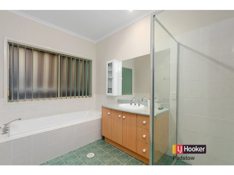 2 Eileen Street, Picnic Point NSW 2213