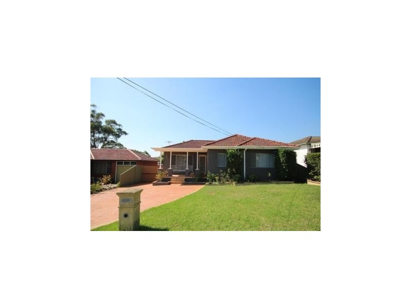 82 Thomas Street, Picnic Point NSW 2213