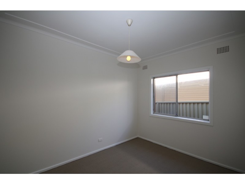82 Thomas Street, Picnic Point NSW 2213