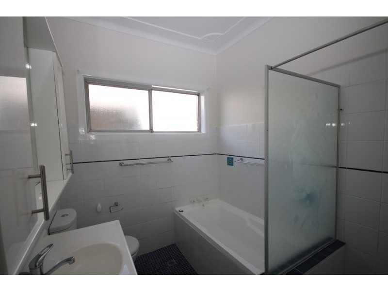82 Thomas Street, Picnic Point NSW 2213