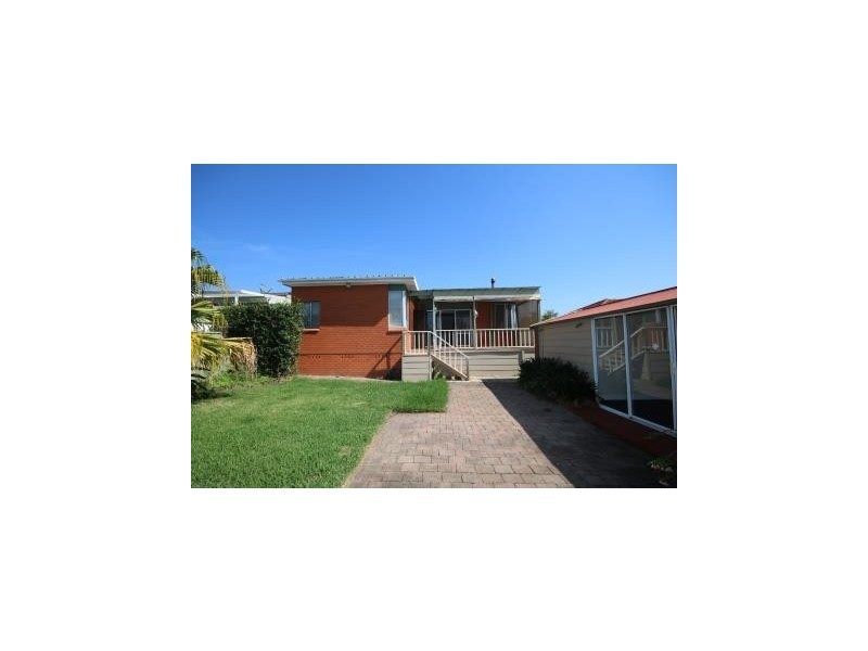 82 Thomas Street, Picnic Point NSW 2213