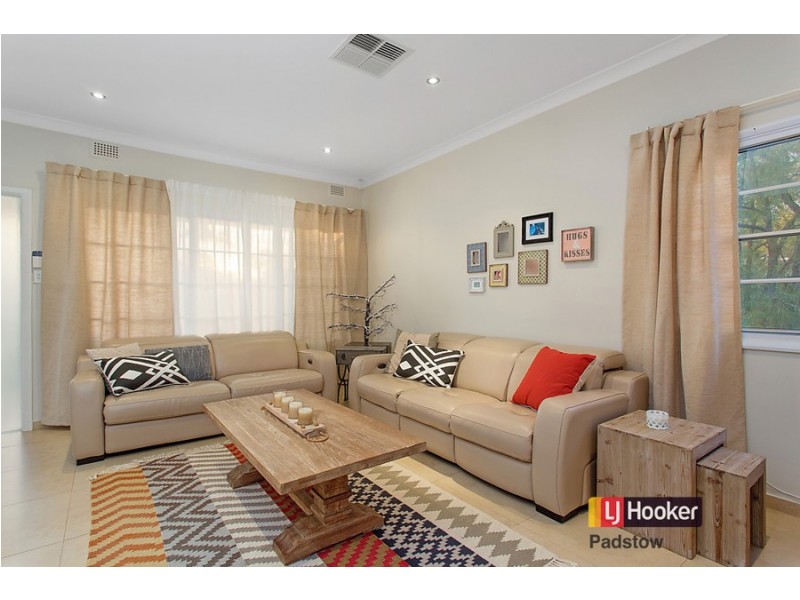 92 Thomas Street, Picnic Point NSW 2213