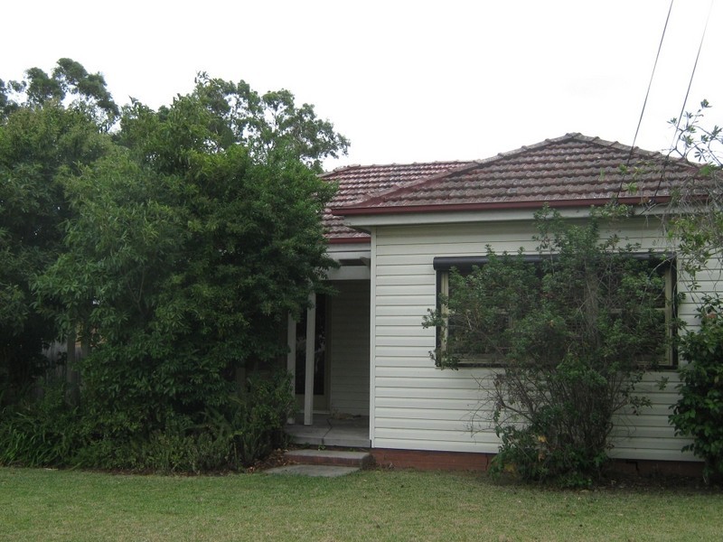 10 Kingston Avenue, Panania NSW 2213