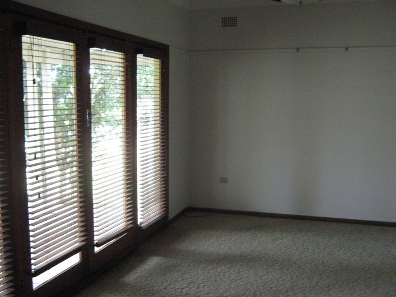 10 Kingston Avenue, Panania NSW 2213