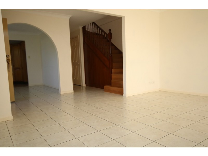 1/827 Henry Lawson Drive, Picnic Point NSW 2213