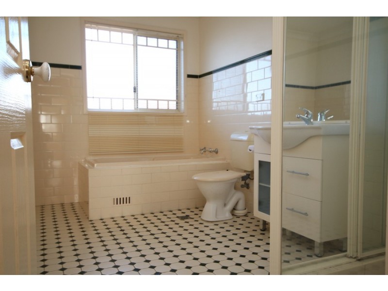 1/827 Henry Lawson Drive, Picnic Point NSW 2213