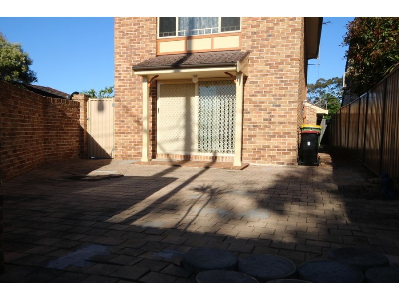 1/827 Henry Lawson Drive, Picnic Point NSW 2213