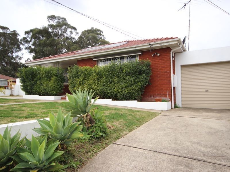 6 Ayres Crescent, Georges Hall NSW 2198
