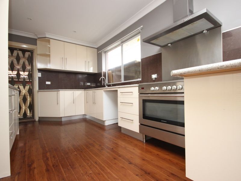 6 Ayres Crescent, Georges Hall NSW 2198