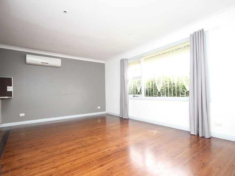 6 Ayres Crescent, Georges Hall NSW 2198