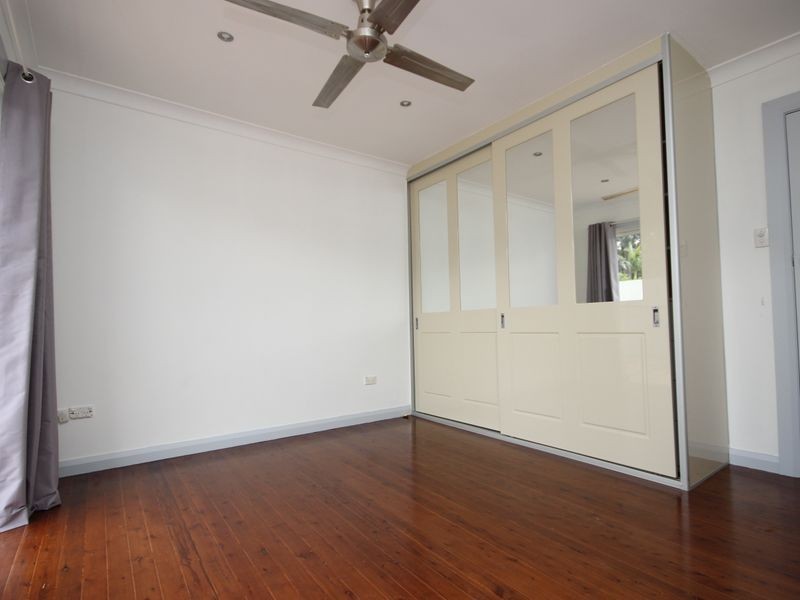 6 Ayres Crescent, Georges Hall NSW 2198