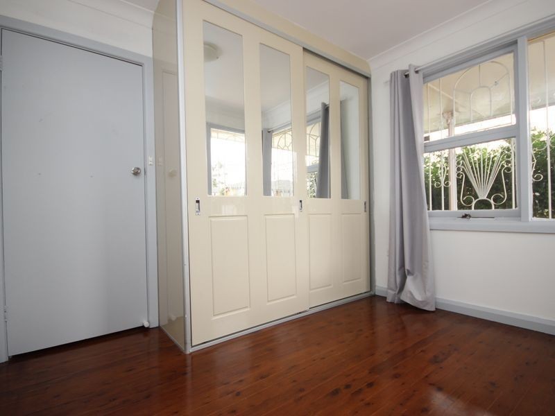 6 Ayres Crescent, Georges Hall NSW 2198