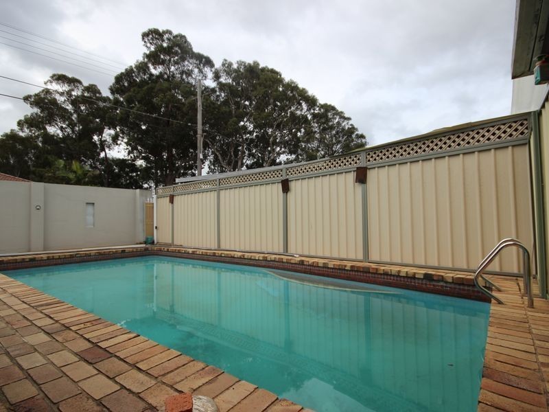 6 Ayres Crescent, Georges Hall NSW 2198