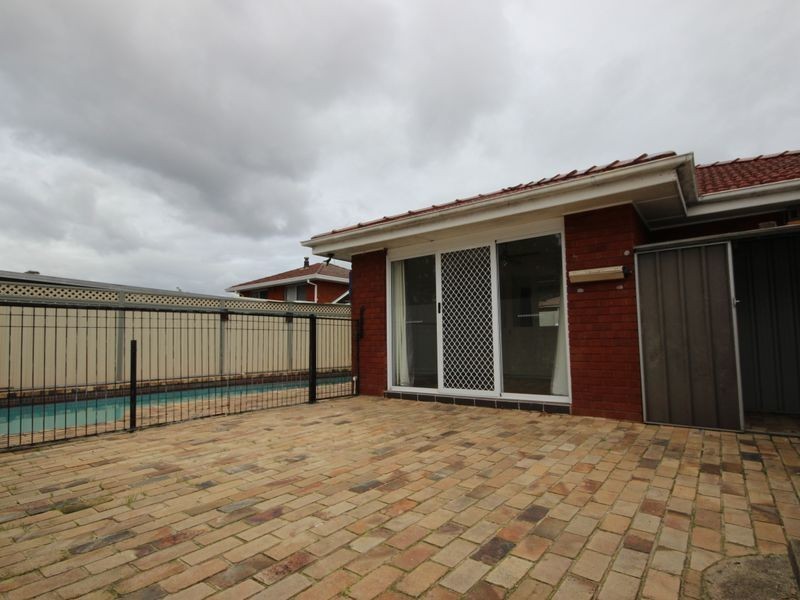 6 Ayres Crescent, Georges Hall NSW 2198