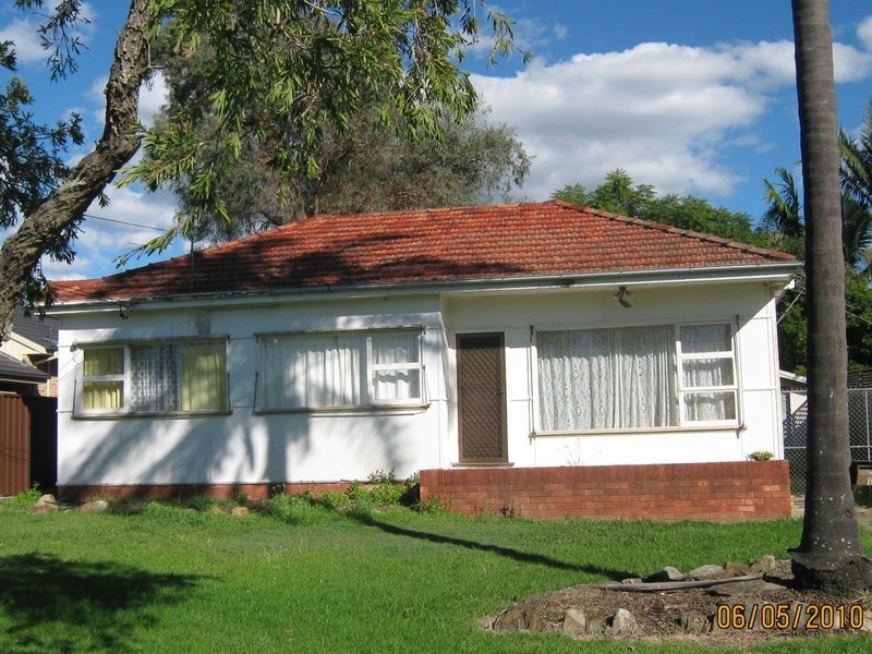 18 Taloma Street, Picnic Point NSW 2213
