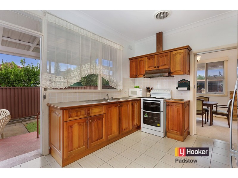 5 Fairland Avenue, Greenacre NSW 2190