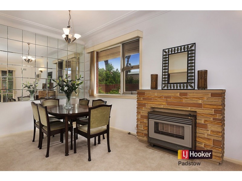 5 Fairland Avenue, Greenacre NSW 2190