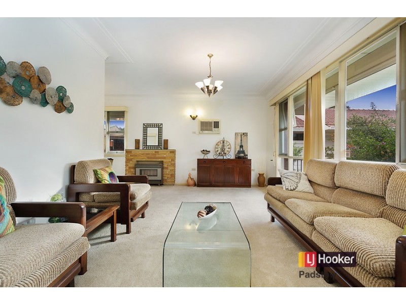 5 Fairland Avenue, Greenacre NSW 2190