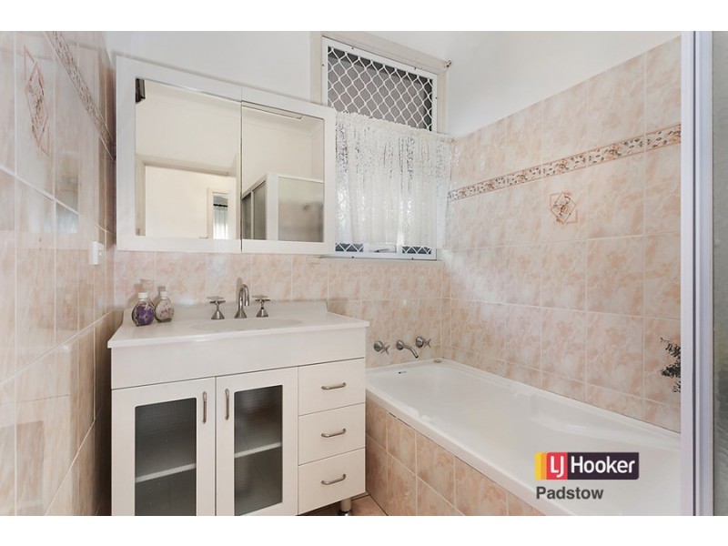 5 Fairland Avenue, Greenacre NSW 2190