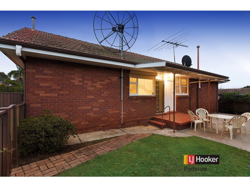 5 Fairland Avenue, Greenacre NSW 2190