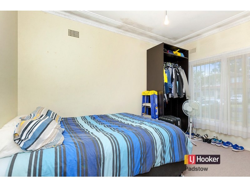 11 Thomas Street, Picnic Point NSW 2213