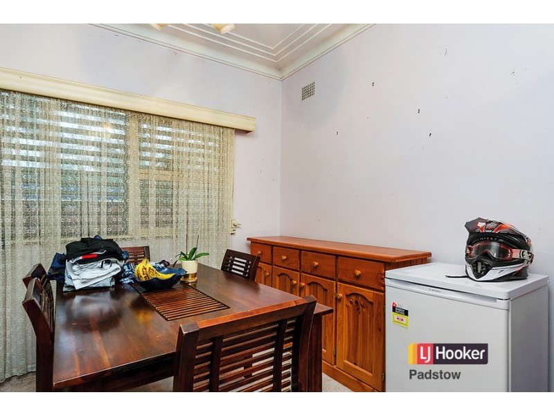 11 Thomas Street, Picnic Point NSW 2213
