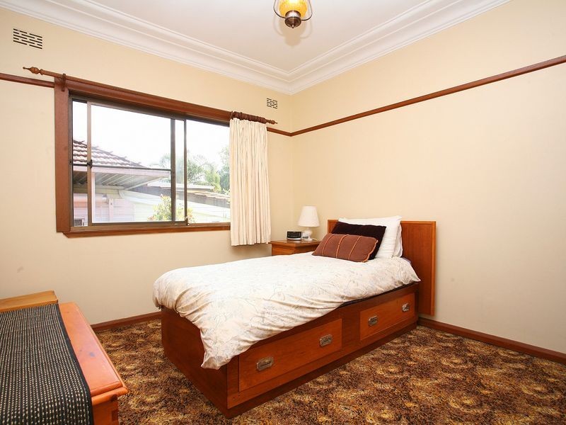 2 Lorraine Avenue, Padstow Heights NSW 2211