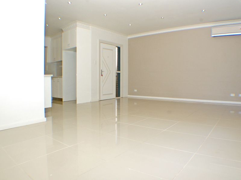 2/42 Flora Street, Roselands NSW 2196