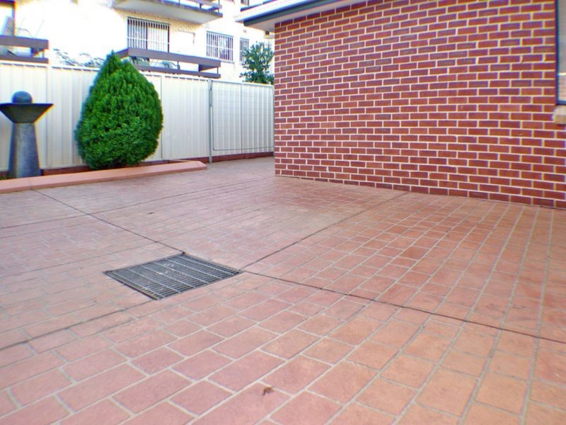 2/42 Flora Street, Roselands NSW 2196