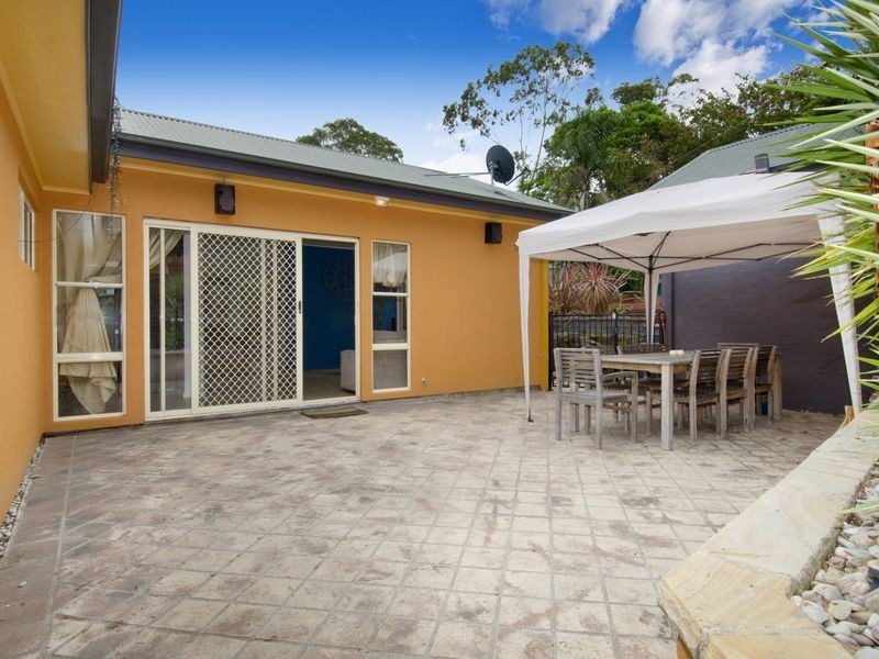 6 Carinya Road, Picnic Point NSW 2213