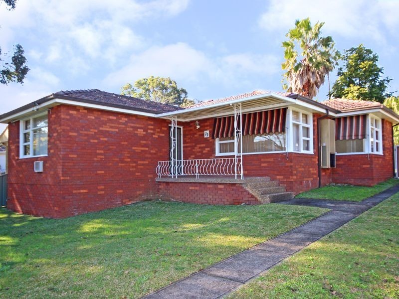 79 Victor Avenue, Picnic Point NSW 2213