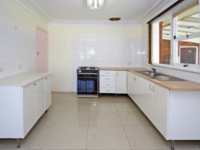 79 Victor Avenue, Picnic Point NSW 2213
