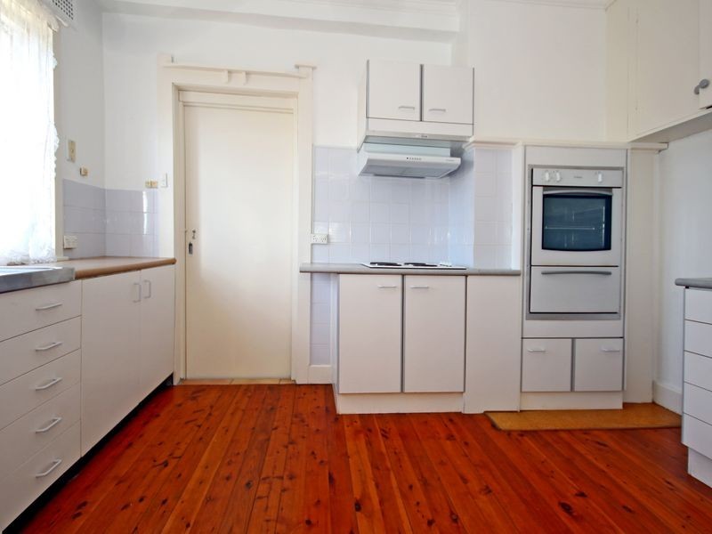 810 Henry Lawson Drive, Picnic Point NSW 2213