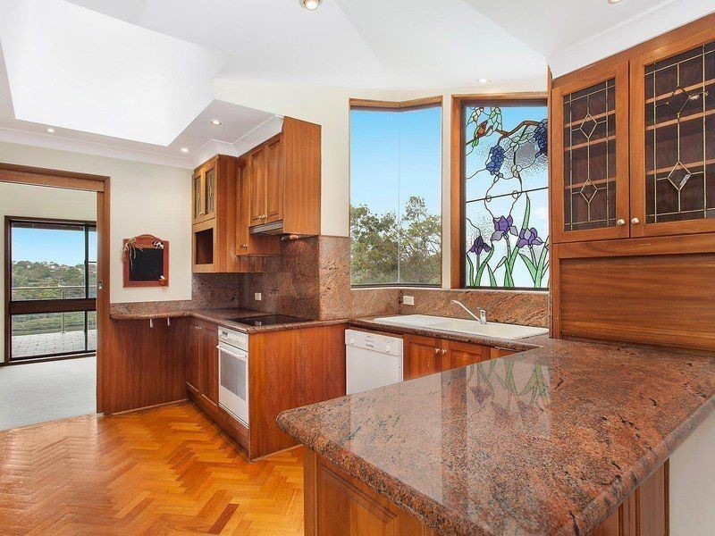 6 Tea Tree Place, Lugarno NSW 2210