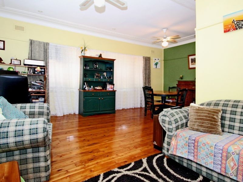 22 Broe Avenue, East Hills NSW 2213